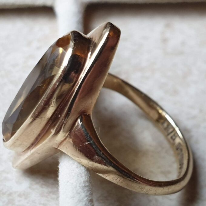 Large Citrine Frame Ring in 9ct Gold, a UK K or a US 5 1/2