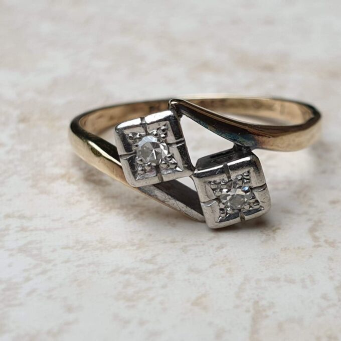 Art Deco Diamond Ring in 9ct Gold and Platinum, a UK N 1/2 or a US 7 1/4.