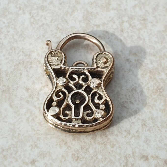 Unusual Purse or Bag Shaped Ornate Lock Padlock in 9ct Gold, not a Heart!