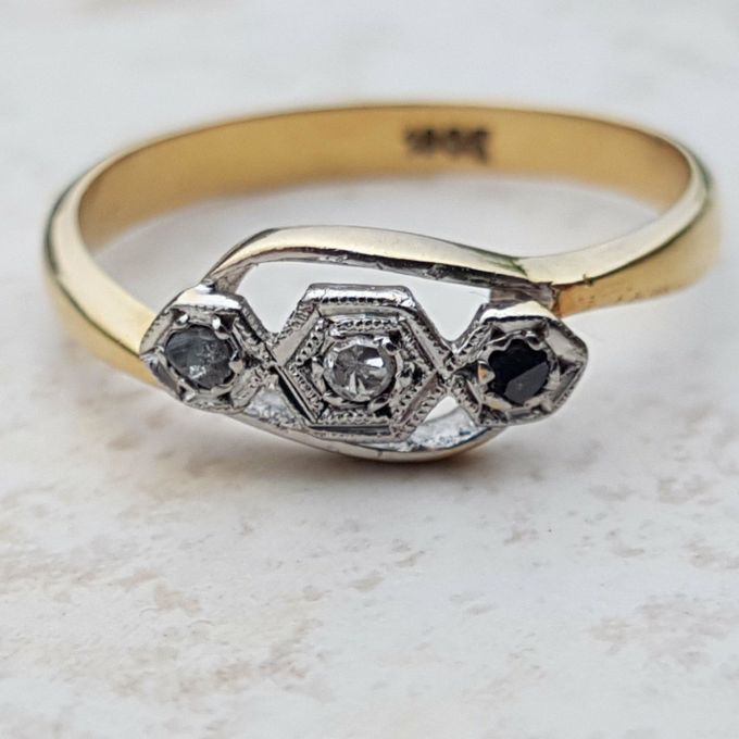Art Deco Trilogy Diamond Ring in 18ct Gold & Platinum, a UK J 1/2 or a US 5 1/4.
