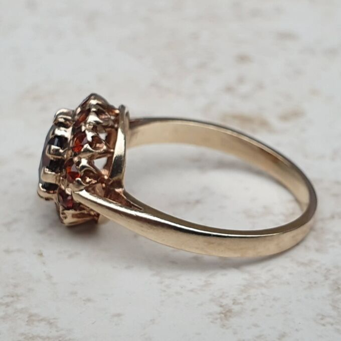 Garnet Cluster Ring in 9ct Gold, a UK K 1/2 or a US 5 1/2