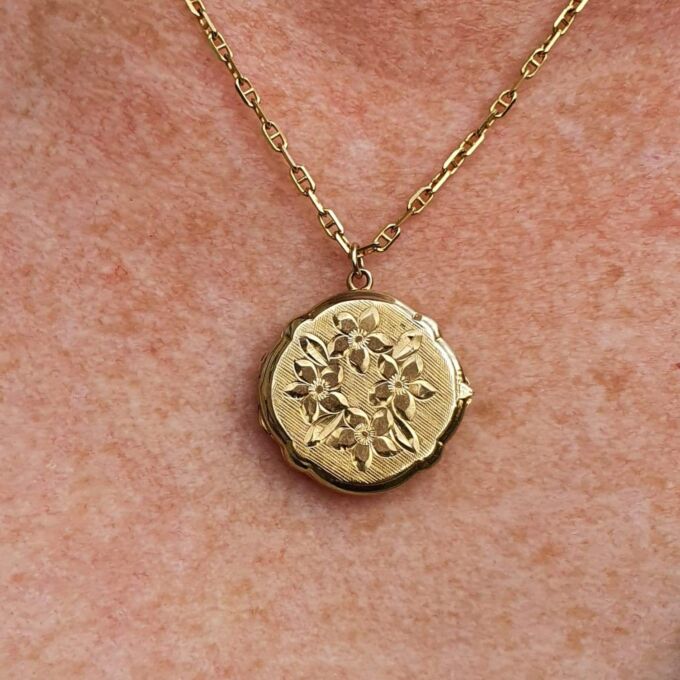 Ornate Flower Locket in 9ct Gold