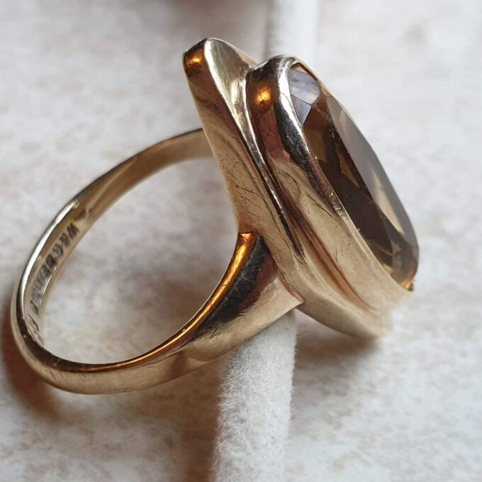 Large Citrine Frame Ring in 9ct Gold, a UK K or a US 5 1/2