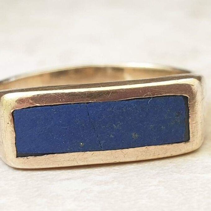 Lapis Lazuli Signet Ring in 9ct Gold, a UK L 1/2 or a US 6 1/4