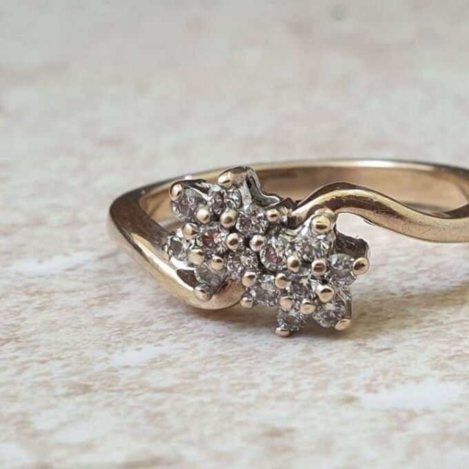 Diamond Twin Daisy Crossover Ring in 9ct Gold, a UK M or a US 6 1/4
