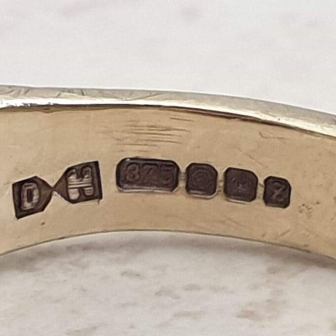 Lapis Lazuli Signet Ring in 9ct Gold, a UK L 1/2 or a US 6 1/4