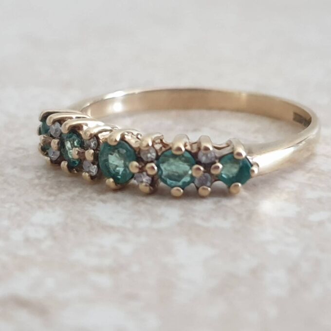 Emerald and Diamond Ring in 9ct Gold, a UK L or a US 6.