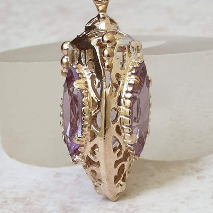 Luscious Lantern Pendant with Amethyst in 9ct Gold