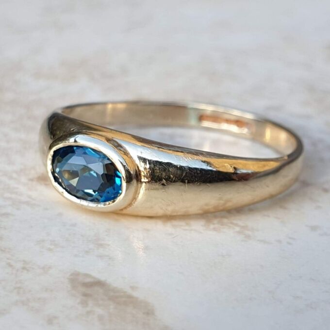 London Blue Topaz Ring in 9ct Gold, a UK J or a US 5