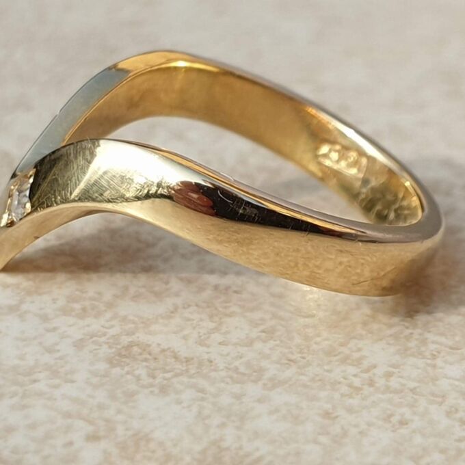 Diamond Set Wishbone or Chevron Ring in 18ct Gold,  a UK K 1/2 or a US 5 3/4.