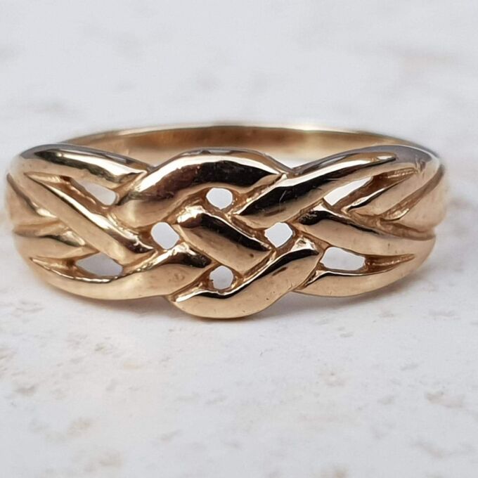 Low Profile Celtic Style Ring in 9ct Gold, a UK N or a US 7.