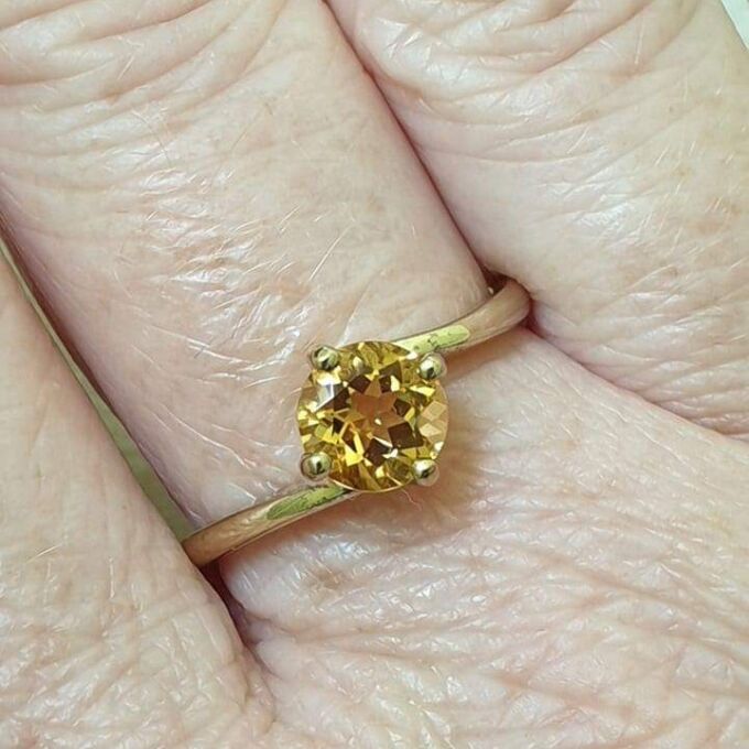 Citrine Solitaire Ring in 9ct Gold.