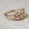 Graduating Celtic Knot Ring in 9ct Gold.