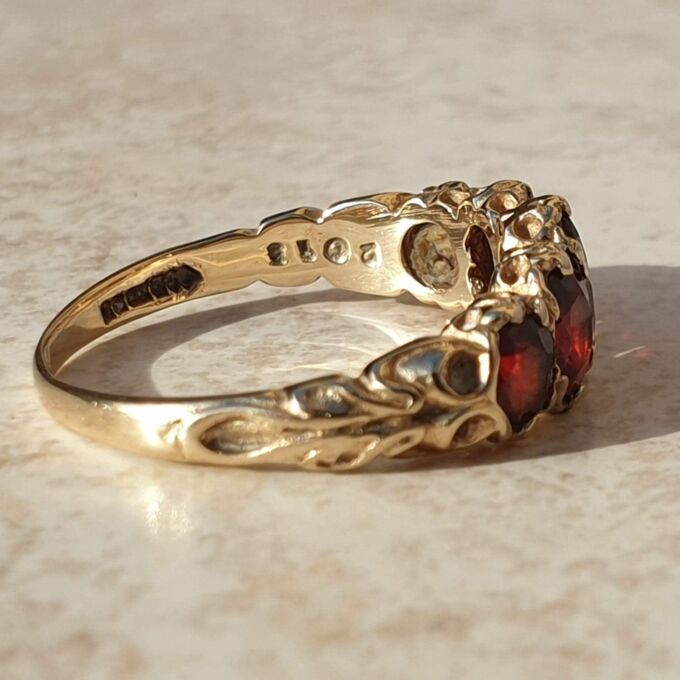 Graduating Five Stone Garnet Ring in 9ct Gold,  a UK N 1/2 or a US almost 7 1/4.