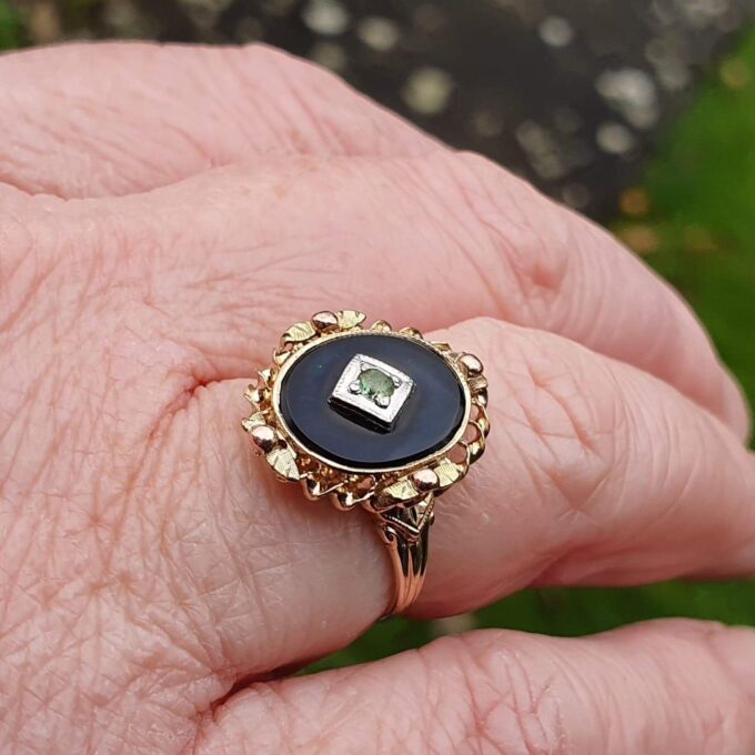 Vintage Onyx Ring in 10k Rose and Yellow Gold, a UK J or a US 5