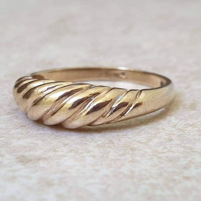 Graduating Dome Ring in 9ct gold, a UK L or a US 5 3/4