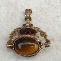 Cabochon Three Stone Spinner Pendant in 9ct Gold
