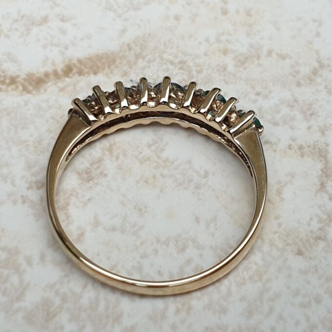 Emerald and Diamond Ring in 9ct Gold, a UK L or a US 6.