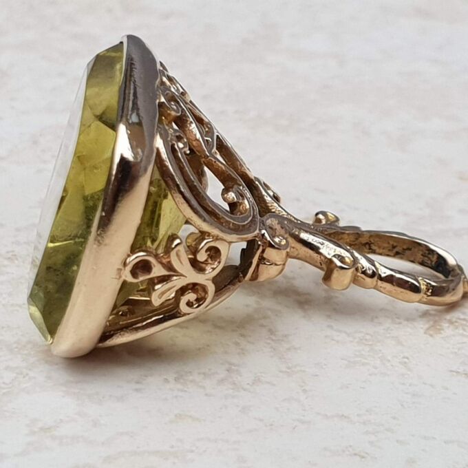 Green Paste Pendant in 9ct Gold.