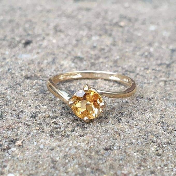 Citrine Solitaire Ring in 9ct Gold.