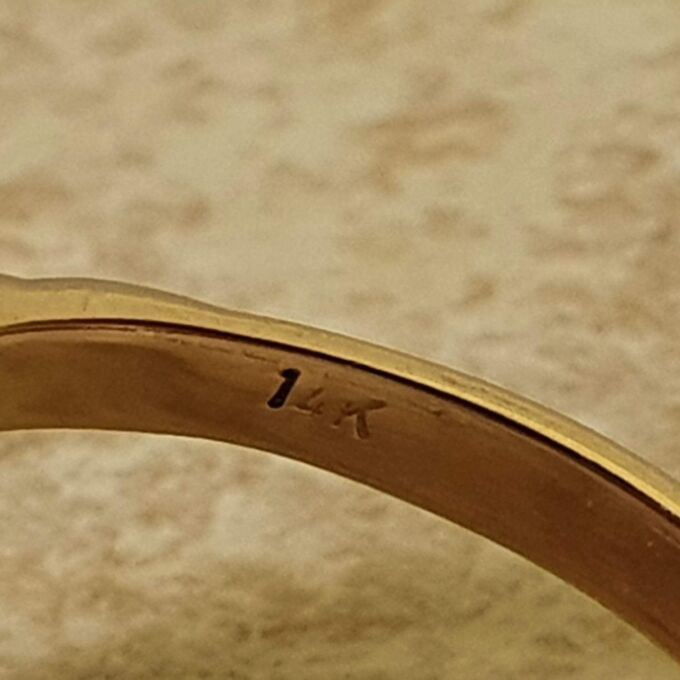 Elongated Cameo Ring in 14ct Gold.