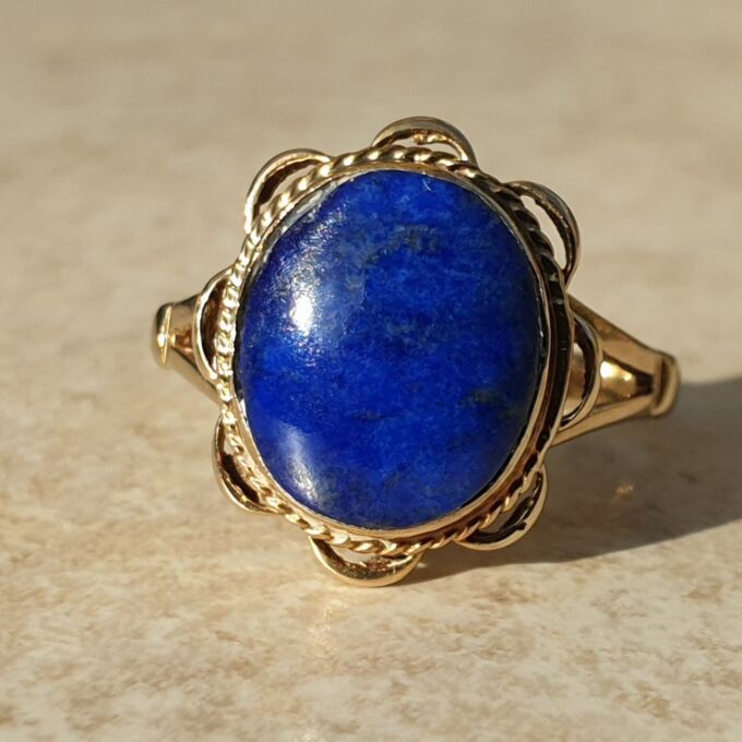 Lovely Lapis Lazuli Solitaire Ring in 9ct Gold, a UK L 1/2 or a US 6 1/4.