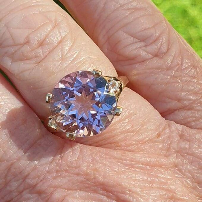 Pale Amethyst and White Topaz Ring in 9ct Gold, a UK K 1/2 or a US 5 3/4