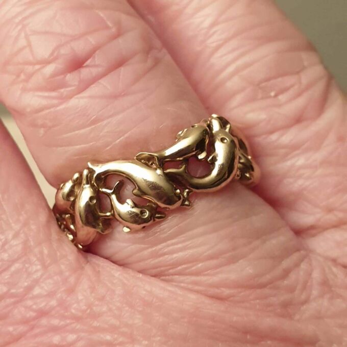 Dolphin Band Ring in 9ct Gold, a UK N 1/2 or a US 7 1/4