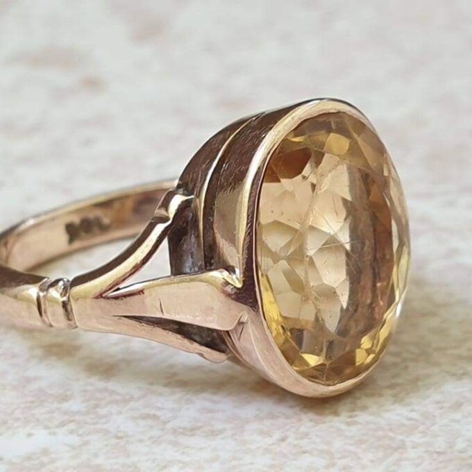 Oval Citrine Ring in 9ct Gold, a UK E or a US 2 1/2