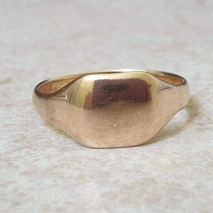 Simple Plain Signet Ring in 9ct Gold.