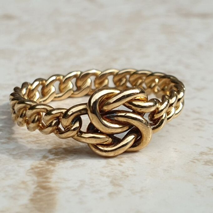 Knot Ring in 18ct Gold, a UK K or a US 5 1/2