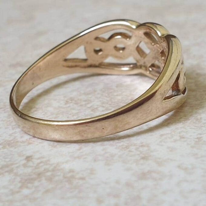 Graduating Celtic Knot Ring in 9ct Gold.