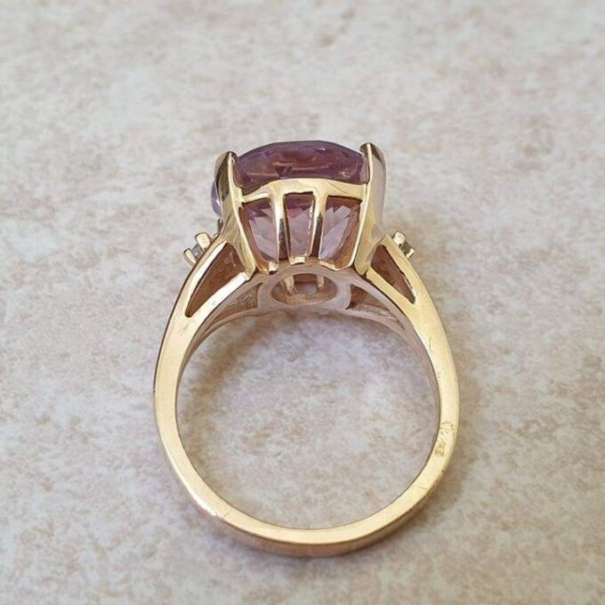Pale Amethyst and White Topaz Ring in 9ct Gold, a UK K 1/2 or a US 5 3/4