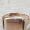 Two Tone Signet Ring in 9ct Gold, a UK Q 1/2 or a US 8 1/2