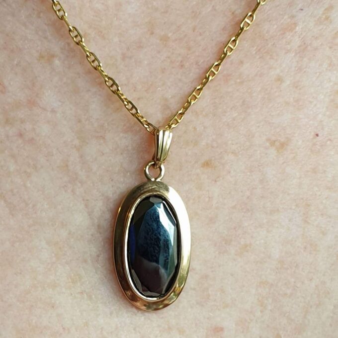 Oval Hematite Pendant in 9ct Gold.
