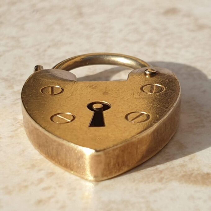 Simple Heart Padlock in 9ct Yellow Gold
