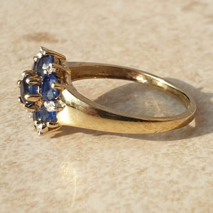 Tanzanite And Diamond Cluster Ring in 9ct Gold,  a UK J 1/2 or a US 5 1/4.