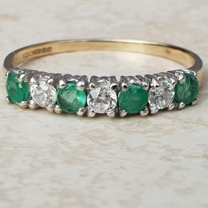 Sparkly Green and White CZ Ring in 9ct Gold, a UK P or a US 8.
