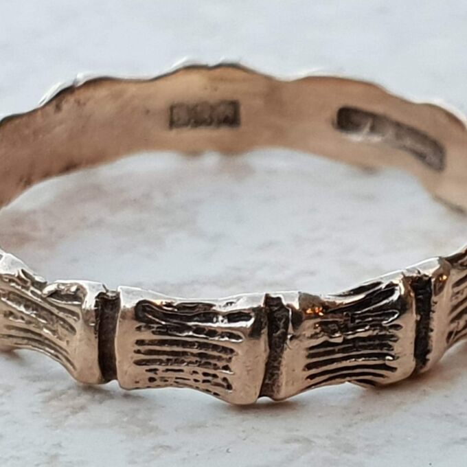 Vintage Bamboo Patterned Band in 9ct Gold, a UK (almost) N or a US 6 3/4.
