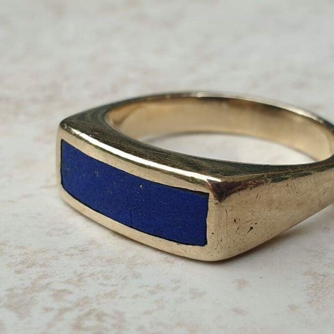 Lapis Lazuli Signet Ring in 9ct Gold, a UK L 1/2 or a US 6 1/4