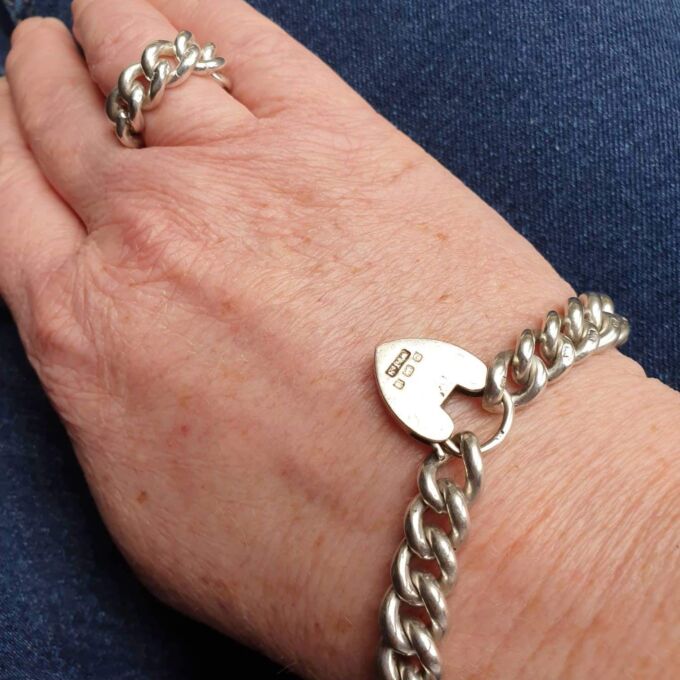 Antique Silver Graduating Curb Chain and Heart Padlock, 7 1/2 inches