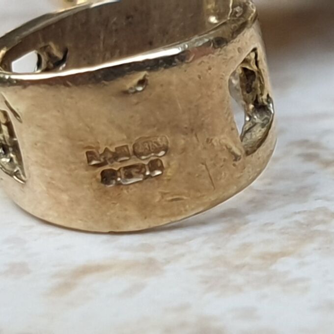 Horse or Pony Pendant with Rubies and Sapphires in 9ct Gold