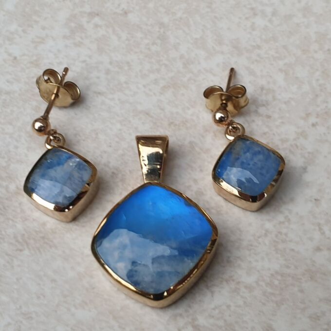 Blue Moonstone Cushion Pendant in 9ct Gold