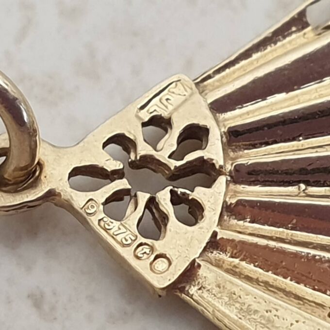 Filigree Ornate Fan Pendant Charm in 9ct Gold