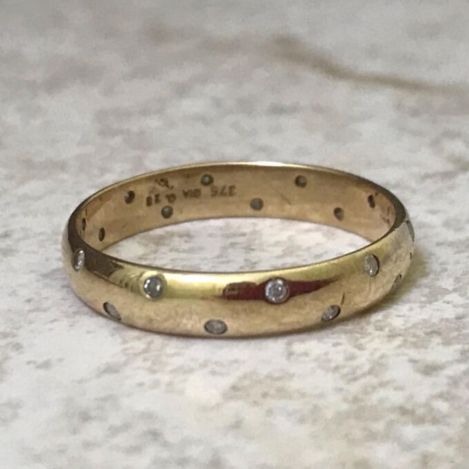 Diamond Set Band Ring in 9ct Gold, a UK Q 1/2 or a US 8 1/2