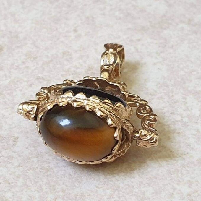 Three Stone Spinner Fob Pendant in 9ct Gold