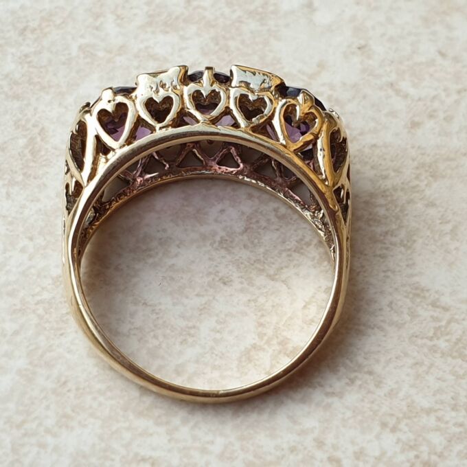 Amethyst Three Stone Ring I 9ct Gold, a UK J 1/2 or a US 5 1/4