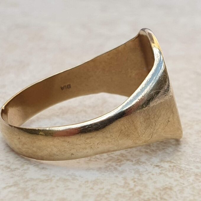 Diamond Accent Engraved Signet Ring in 9ct Gold,  a UK R 1/2 or a US 9 1/4.