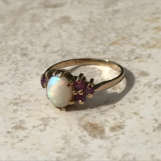 Lovely Opal & Ruby Cluster 9ct Gold Ring, a UK L 1/2 or a US 6 1/4.