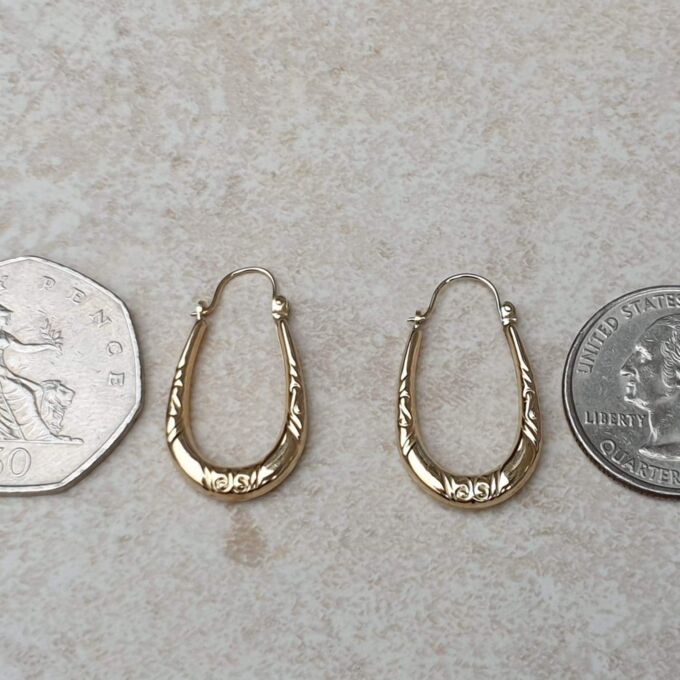Creole Oval Hoop Earrings in 9ct Gold.